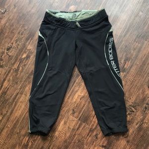 Better Bodies Crop Workout Tights in Black & Camo